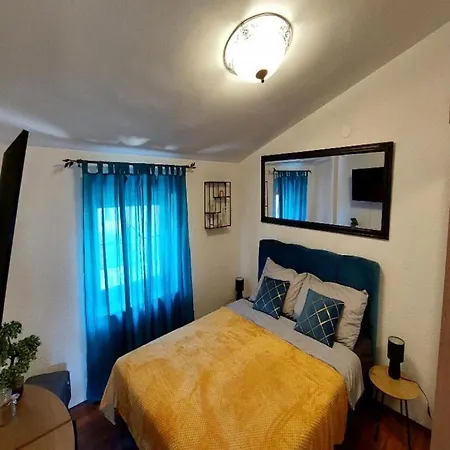 4 Colors Rooms, Cres-2